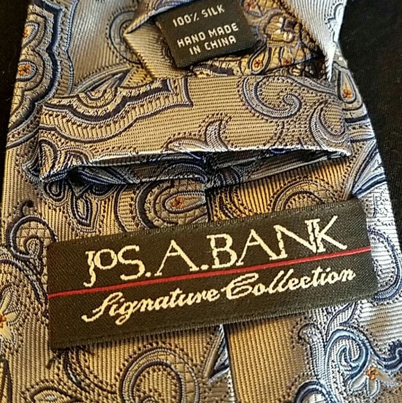Jos A Bank Signature Collection Tie - Picture 2 of 4